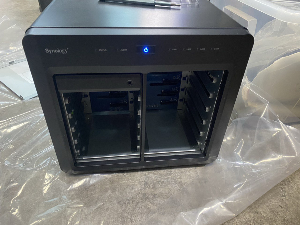 Отсеки для дисков DS2422+