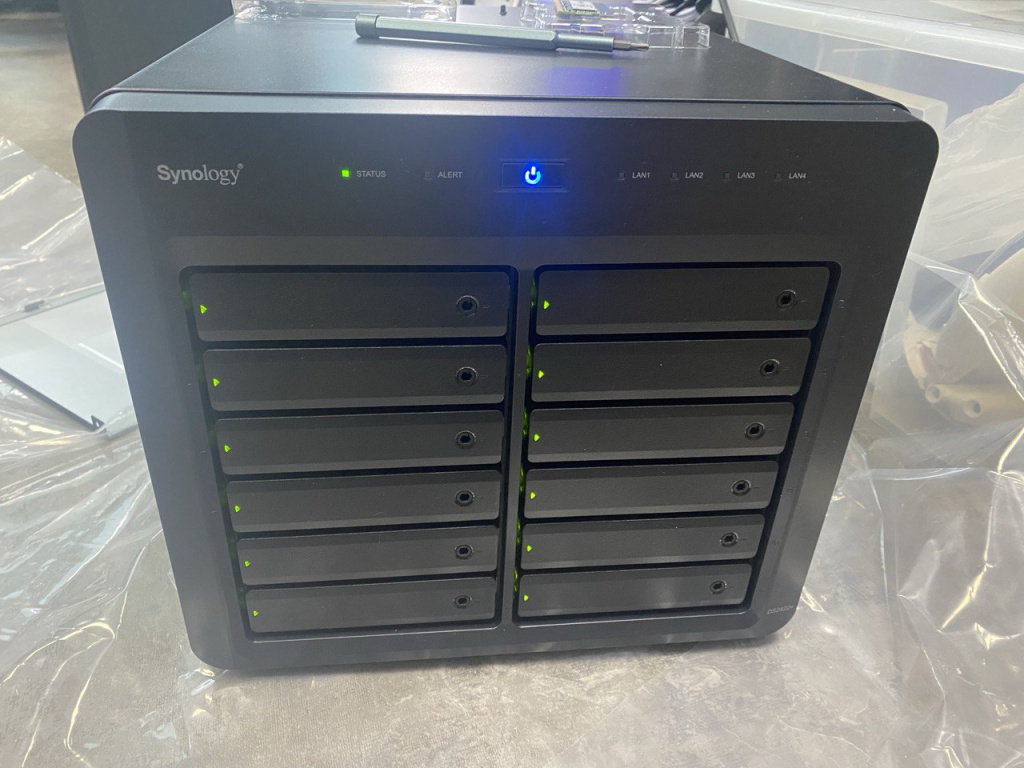 Первый запуск DS2422+